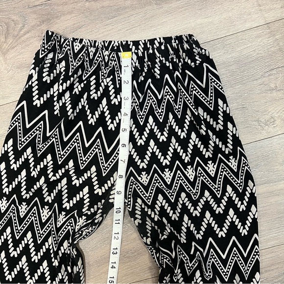 2 Pairs Always Soft Butter Leggings Black Floral Geometric Print Size Medium - Picture 5 of 14